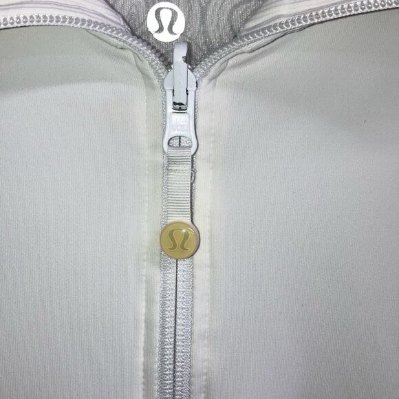 511. Lululemon reversible paisley print jacket size 4 - Picture 12 of 14